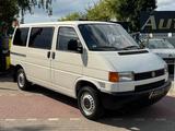 Volkswagen T4 Transporter Kombi 2.5 Aut.*AHK*7 Sitze*Tisch* - Volkswagen T4 Kombi in Berlin