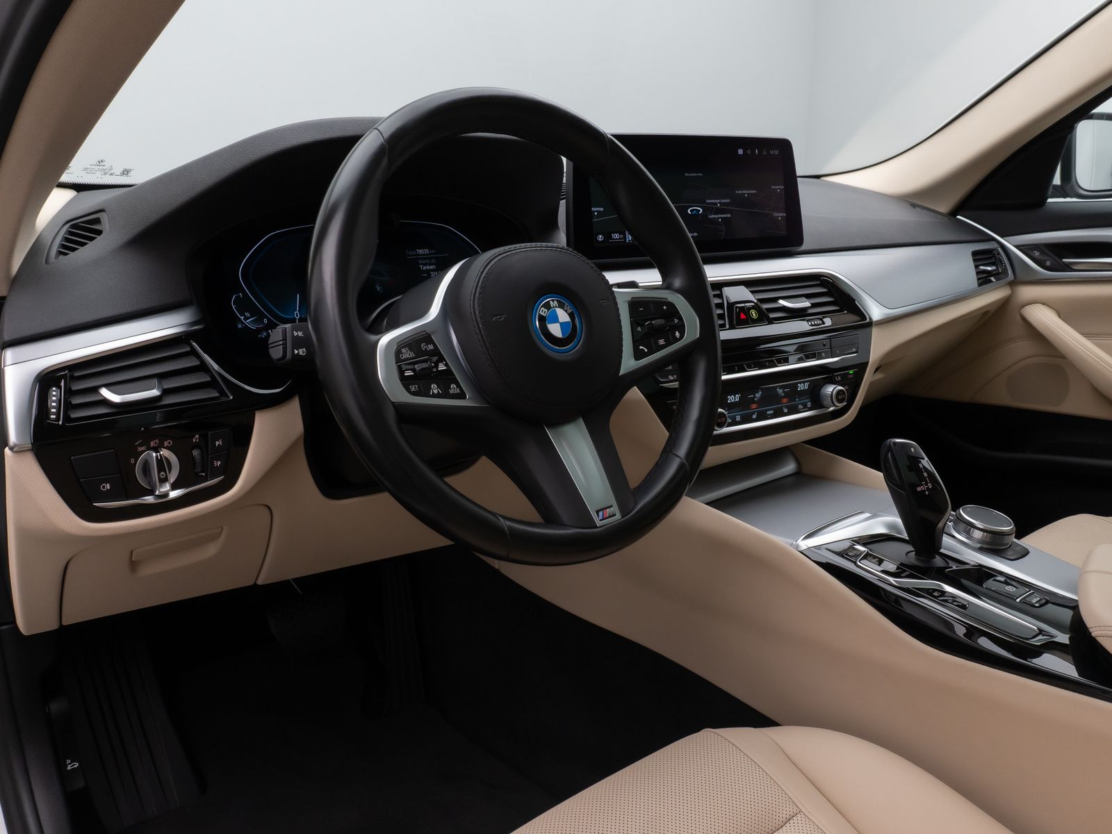 Fahrzeugabbildung BMW 530e Panorama Kamera DAB HiFi 4xKlima Leder 18Zl