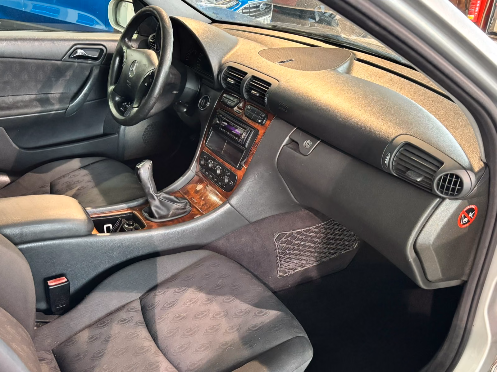 Mercedes-Benz C180 2004 — photo 10