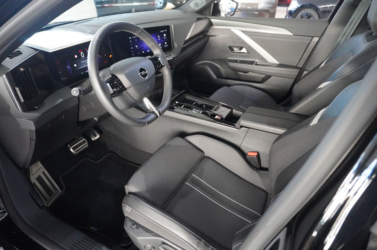 Fahrzeugabbildung Opel Astra L ST 1.2T GS SPORT NAVI/LED/360°/SPORT/DAB