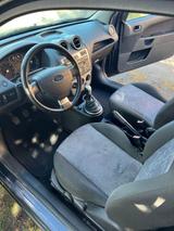 Ford Fiesta 1,3 51 kW Black Magic B - Ford Fiesta: Black Magic