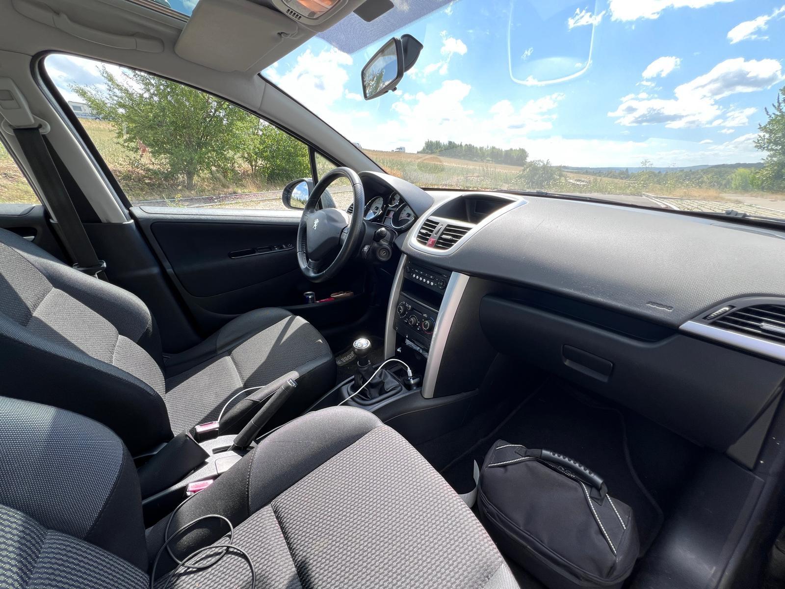 Peugeot 207 2011 — photo 8