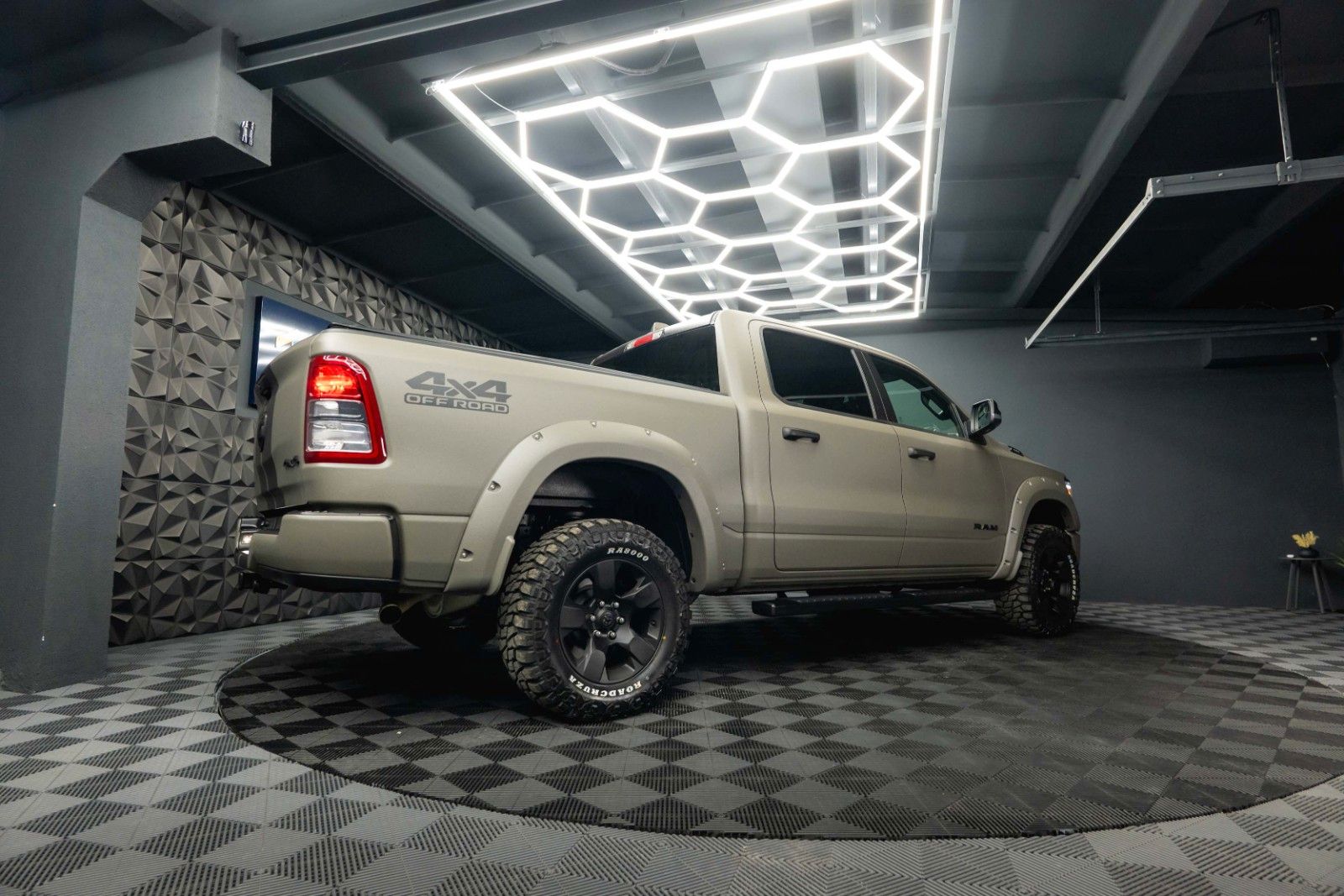 Fahrzeugabbildung Dodge RAM 5.7 V8 HEMI 4x4 OFFROAD RAPTOR Style 19% VAT