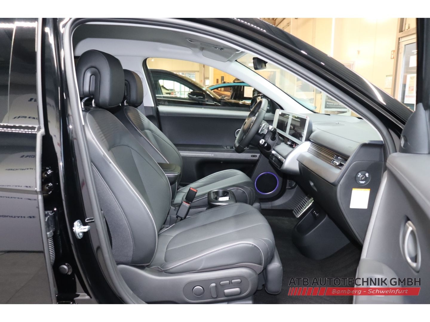 Fahrzeugabbildung Hyundai IONIQ 5 Uniq SOH 100% 4WD 77,4 kWh Relax-Paket 2