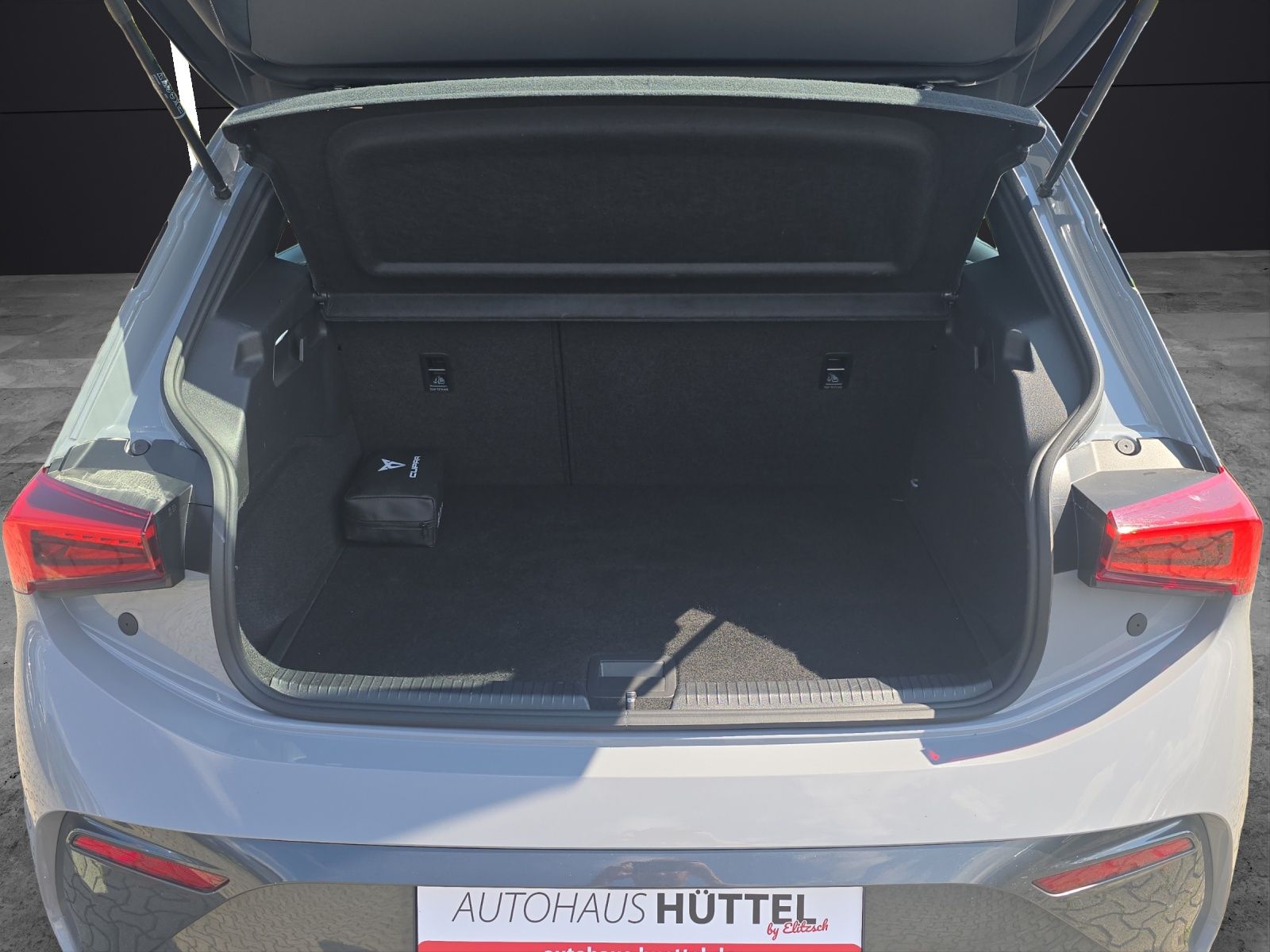 Fahrzeugabbildung CUPRA Born LED Navi ACC 4xSHZ RFK AREA VIEW