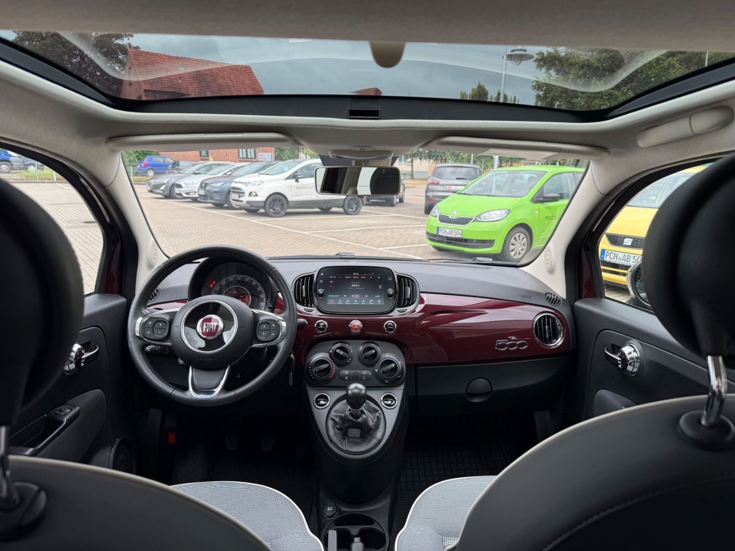 Fahrzeugabbildung Fiat 500 Lounge Pano CarPlay Temp PDC ALU BT Berganfa