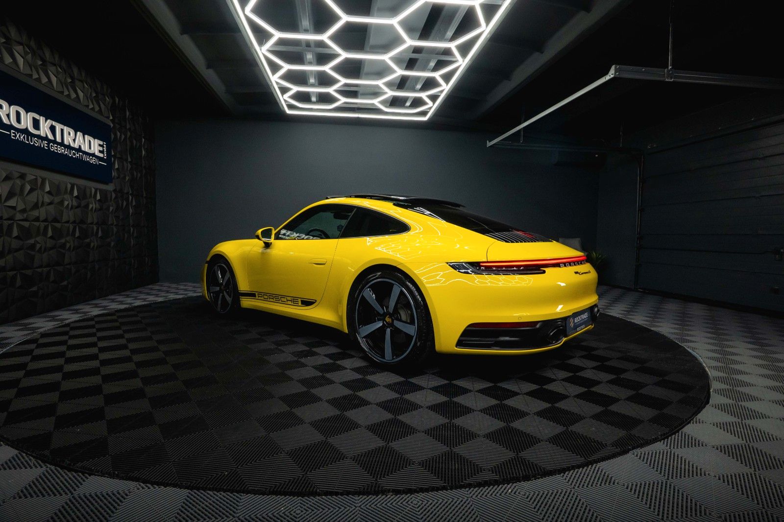 Fahrzeugabbildung Porsche 992 911 Carrera 4 S Sport-Chrono *Pano*LED*BOSE*