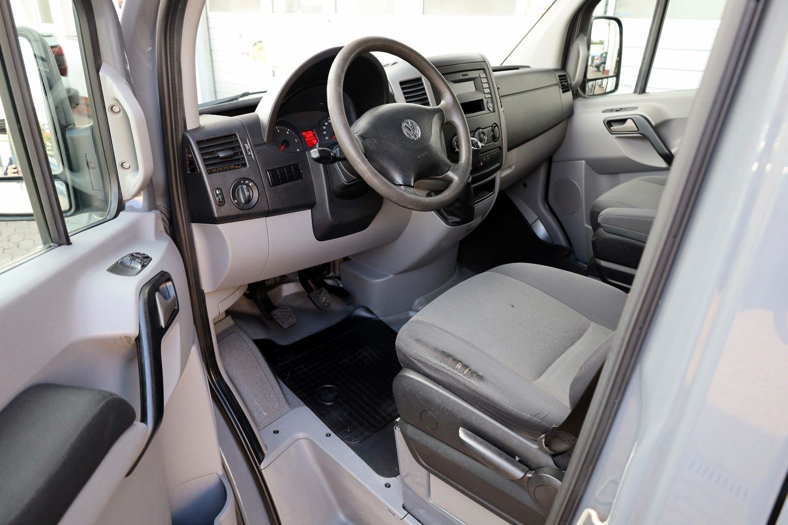 Fahrzeugabbildung Volkswagen Crafter Pritsche 35 mittel L2 Doppelkabine Klima