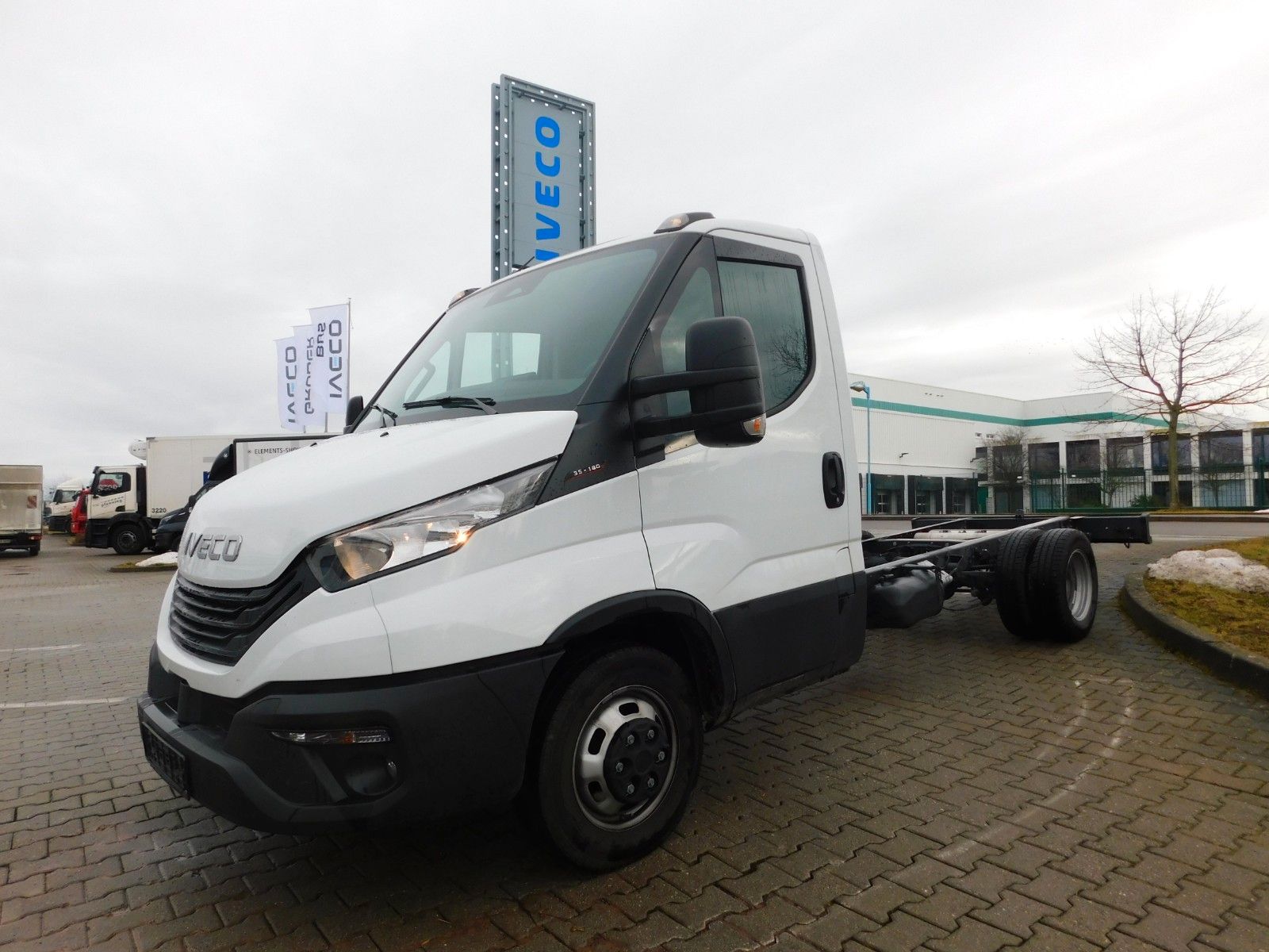 Fahrzeugabbildung Iveco Daily 35C18H/P Fahrgestell/Luftfederung/ AHK