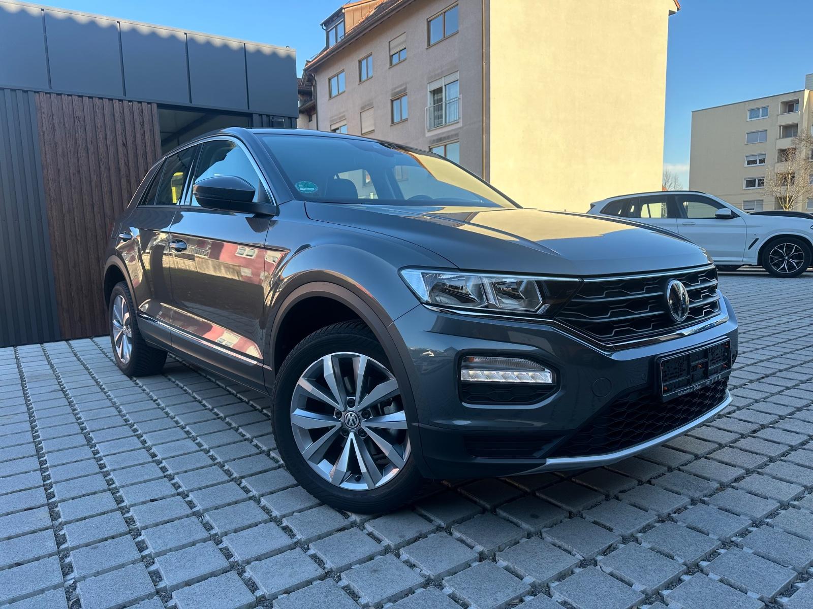 Volkswagen T-Roc Style*ACC*CAM*NAVI*1-HAND*BEHINDERTENGR.