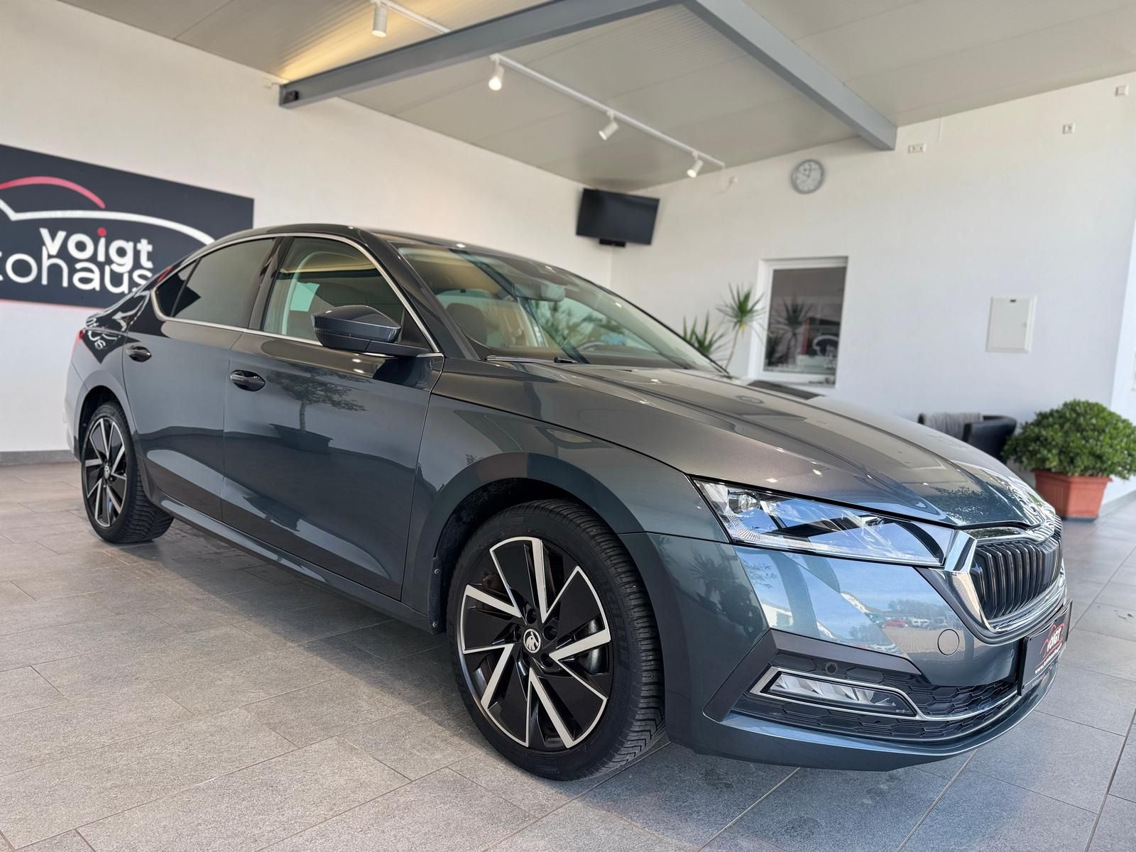 Skoda Octavia 1.5 TSI Matrix ACC AHK imagem 2