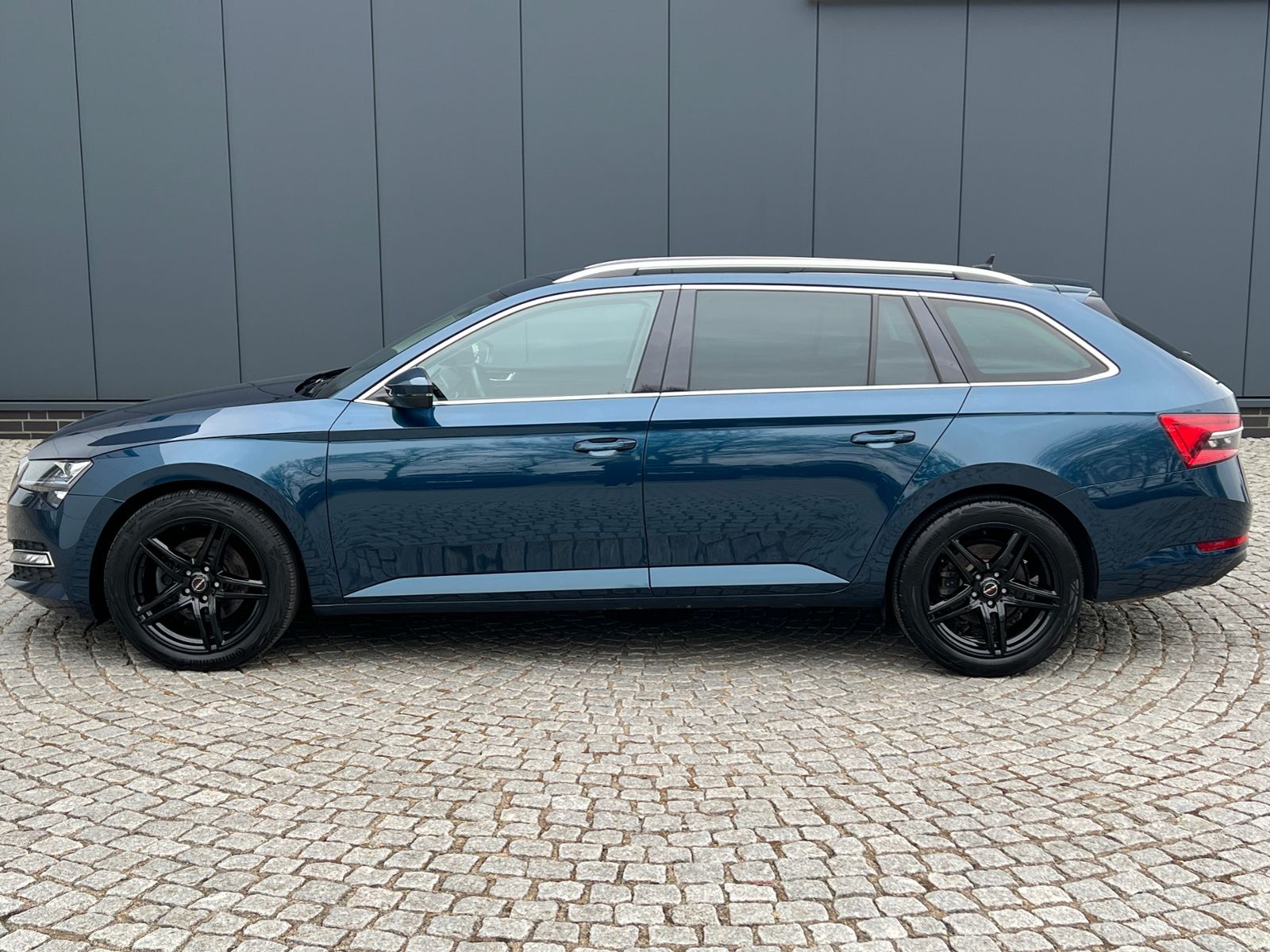 Fahrzeugabbildung SKODA Superb Combi Style 2.0 TDI DSG 4x4 *Navi, Sounds