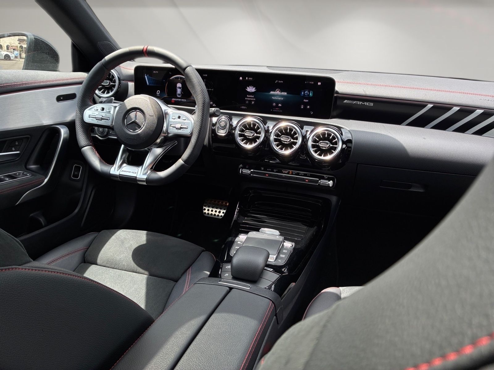 Mercedes-Benz CLA 35 AMG 4M Pano Kamera Multibeam Ambiente LED foto 21