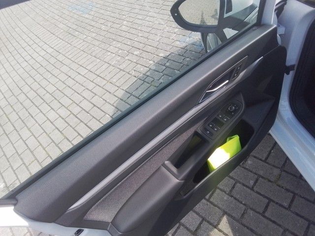 Fahrzeugabbildung Volkswagen Golf VIII Variant TSI LED AHK ACC PDC SH LM