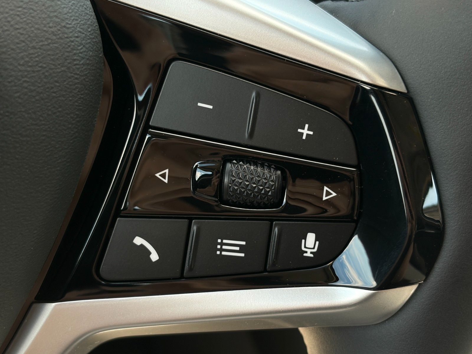 Fahrzeugabbildung BMW 318i Touring 3Z-Klima Kamera Tempomat Alarm SHZ