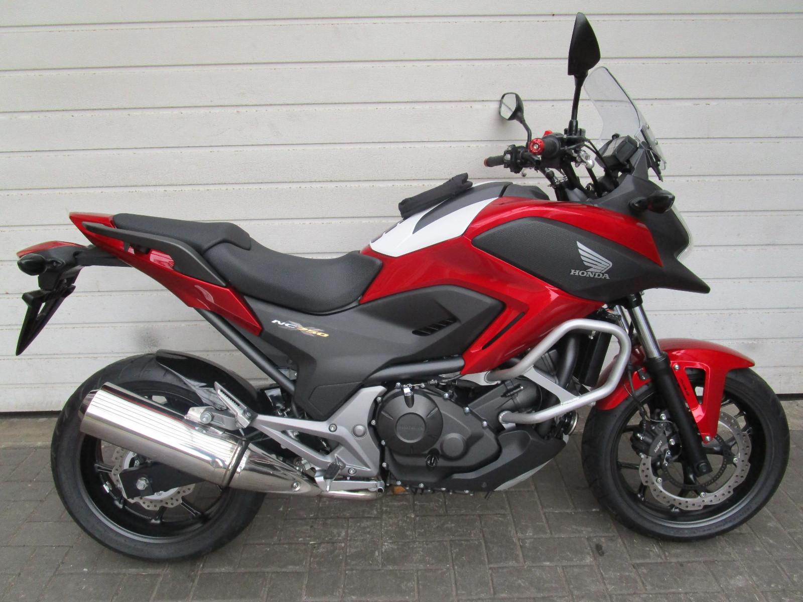 Honda NC 750 X    3560 km   Topzustand  Fast 1.Hand
