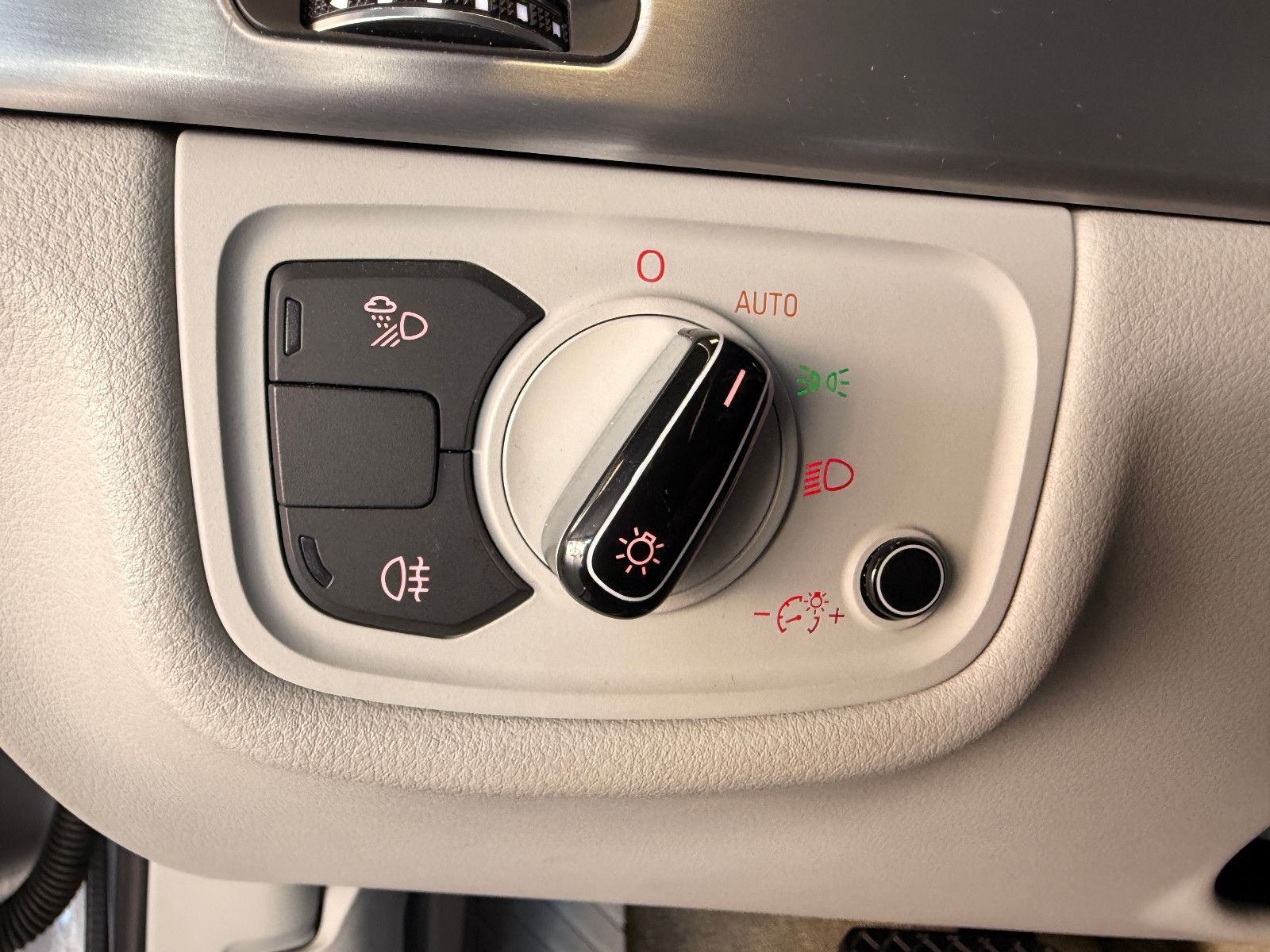 Fahrzeugabbildung Audi A8 4.2 TDI quattro/SCHIEBEDACH/LED/ACC/FACELIFT