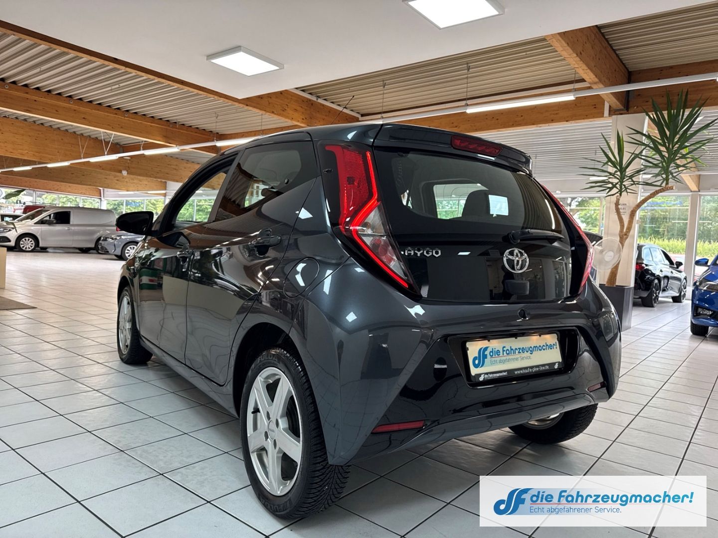 Fahrzeugabbildung Toyota Aygo X-Play Connect ACC Apple CarPlay Android Au