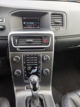 Volvo V60 D6 AWD NEUE BATTERIE!!! KLIMA,TÜV u. SERVICE - gebrauchte Volvo V60 aus dem Jahr 2013