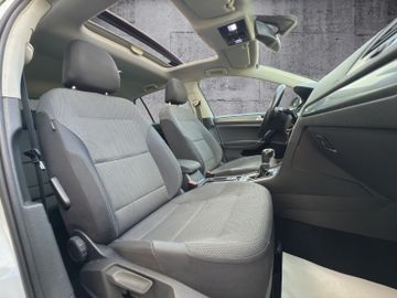 Volkswagen Golf VII Lim. 1.6 TDI DSG*PANO*XENON*PARKPILOT