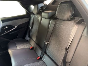 Peugeot 3008 1.2 145 Allure 360+AHK+Kam.+LED+Navi+SHZ+LM