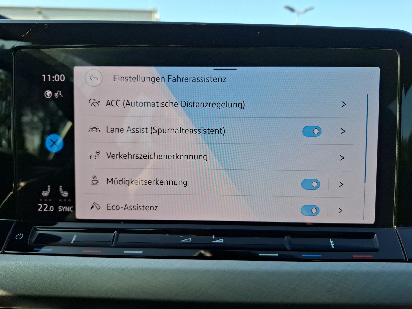 Fahrzeugabbildung Volkswagen Golf VIII Variant TDI Life DSG Standhzg LED Navi