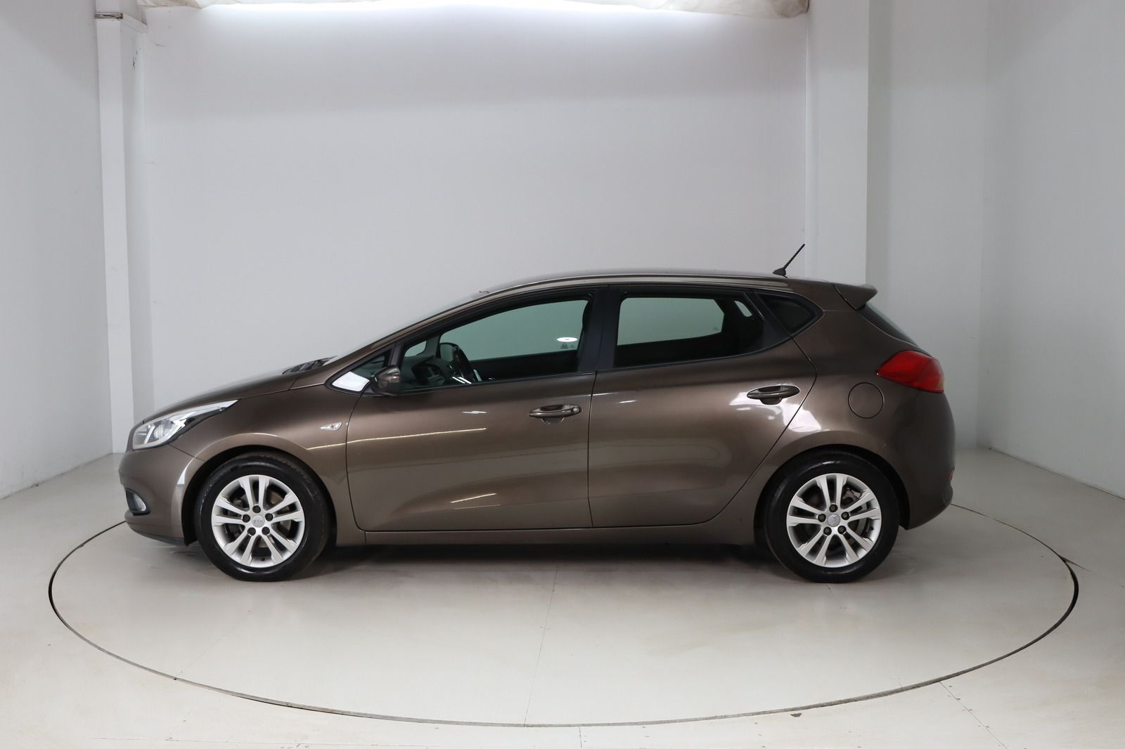 Fahrzeugabbildung Kia Cee'd 1.4 16V Edition 7 aus 1. Hd