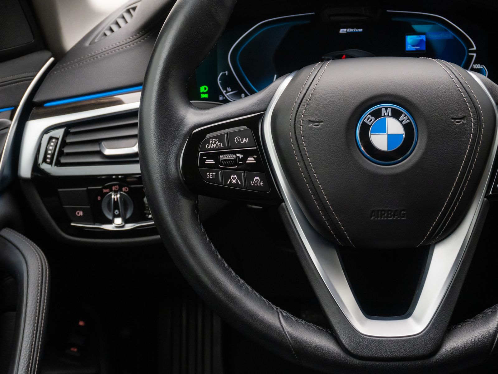 Fahrzeugabbildung BMW 530e xD Luxury Line Kamera DAB Laser HUD Belüft