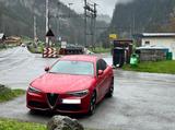 Alfa Romeo Giulia Q4 2.0 Veloce Harman Kardon - Alfa Romeo Giulia mit Benzin-Antrieb: Limousine