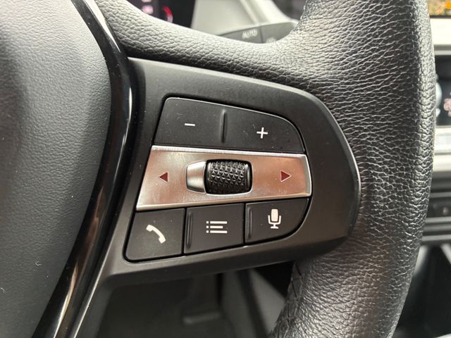 Fahrzeugabbildung BMW 118 i Advantage >AUT/LED/PDC/SHZ<