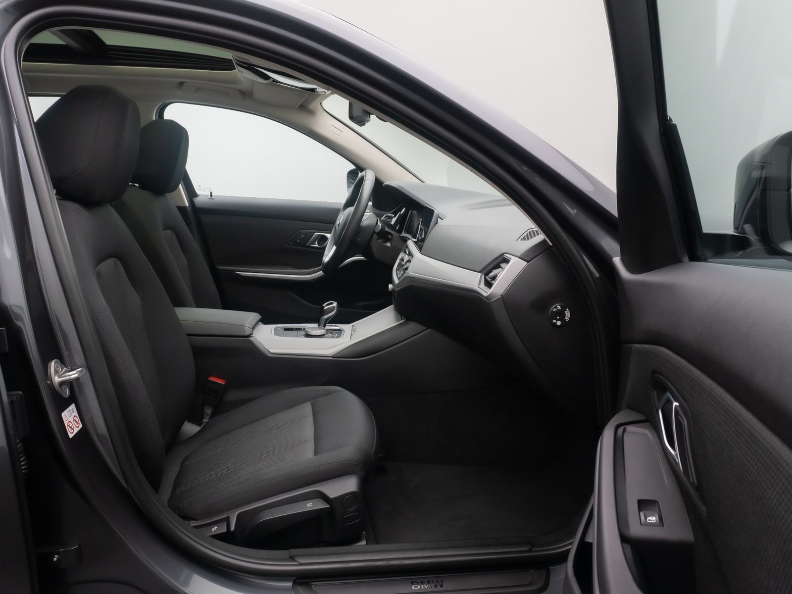 Fahrzeugabbildung BMW 330i xD Alarm AHK DAB Panorama Individual Sport