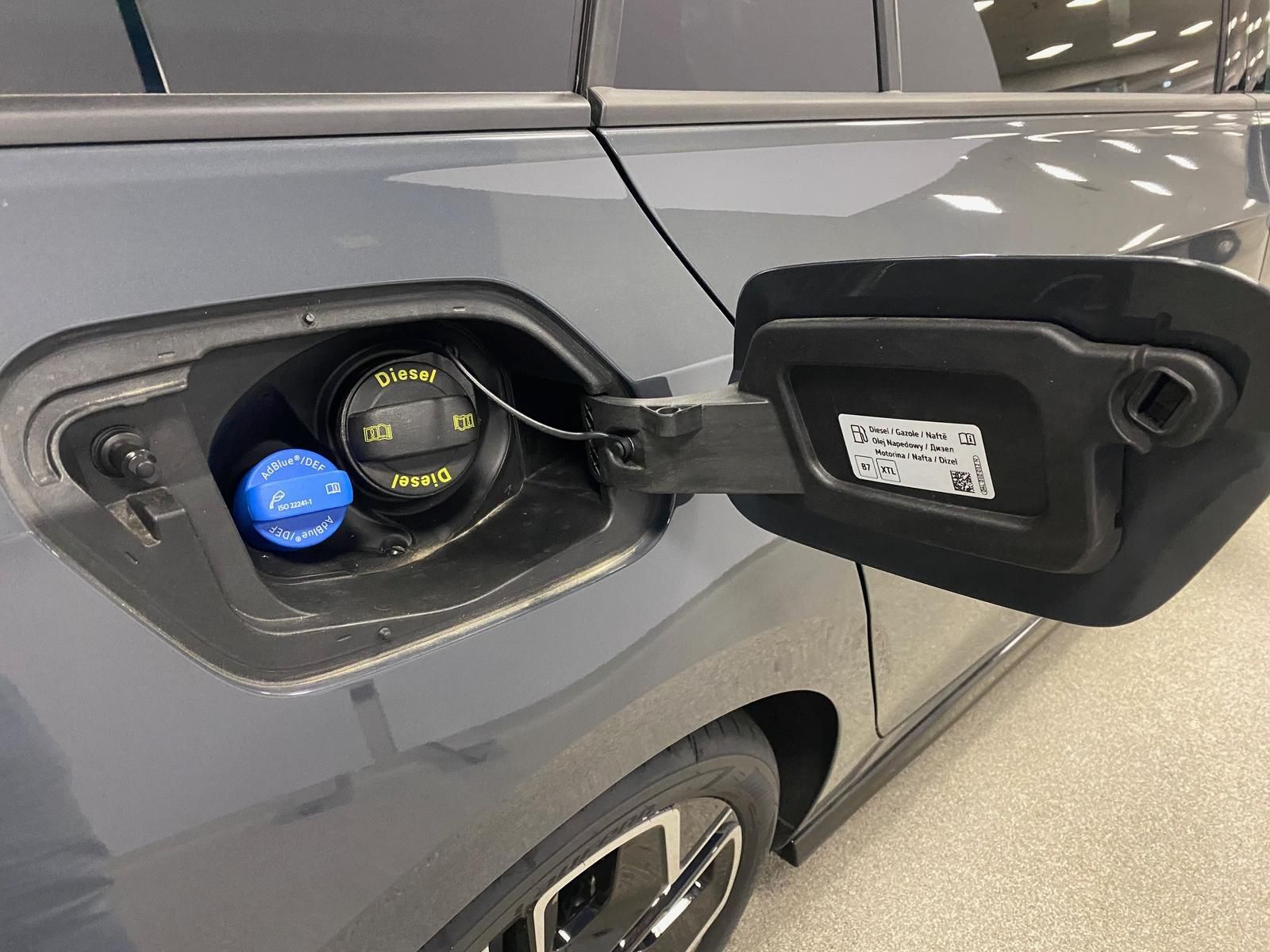 Fahrzeugabbildung Volkswagen Variant 2.0 TDI DSG R-Line BLACKSTY+MATRIX+5JGAR