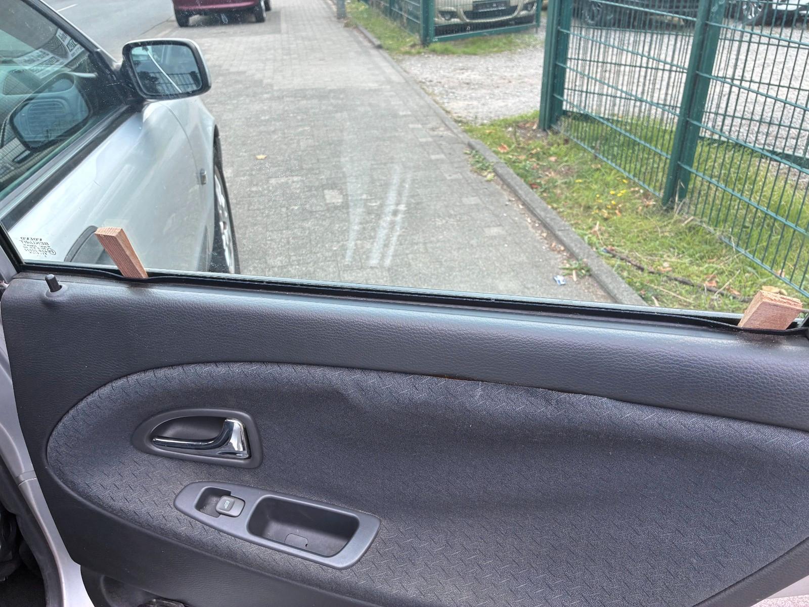 Volvo V40 2004 — photo 11