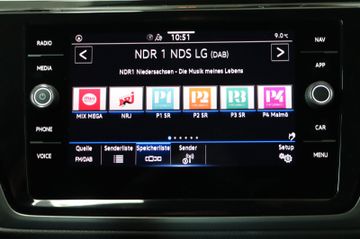 Volkswagen Touran 2.0 DSG R-Line 7-Sitze AHK Kamera
