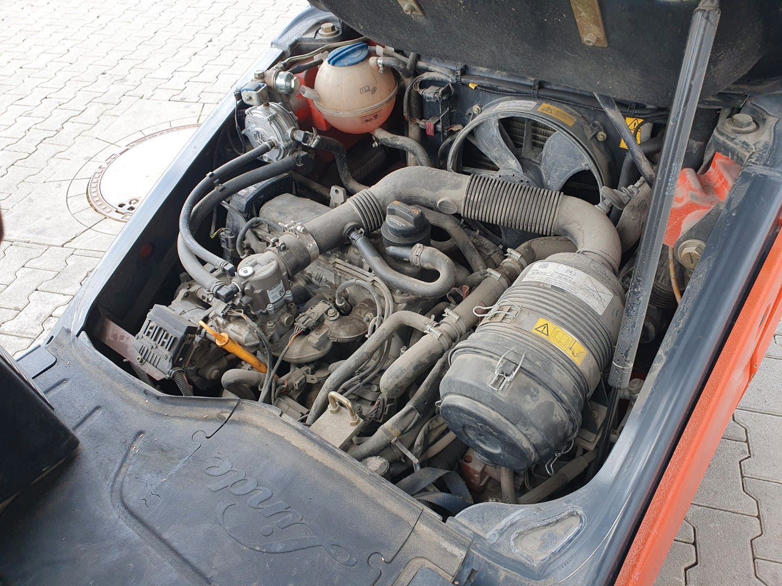 Fahrzeugabbildung Linde H16 T-01 / 4,6m /  nur: 3.260h / Gas / SS