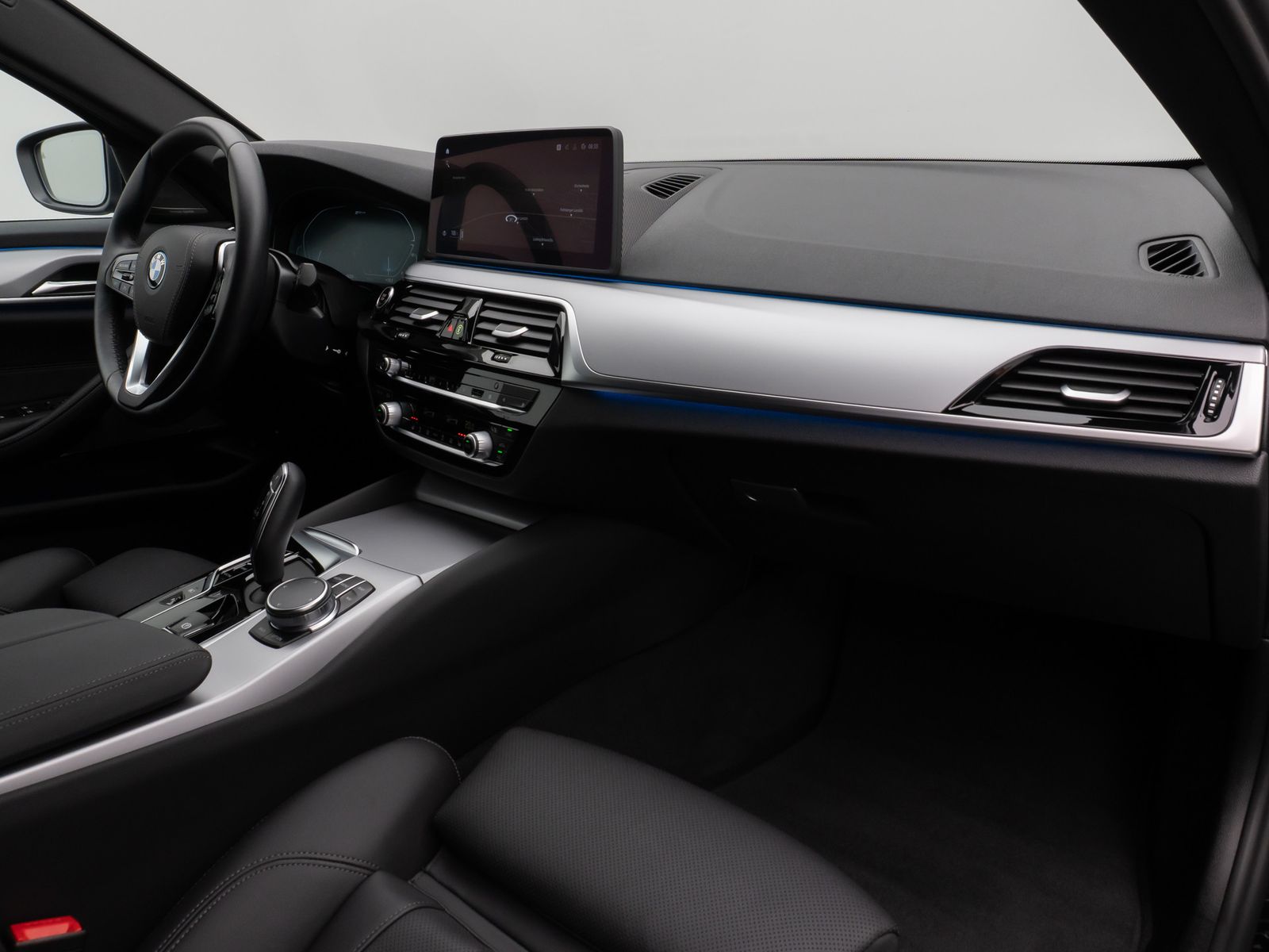 Fahrzeugabbildung BMW 530e HUD Laser DAB Kamera H/K AHK Alarm Sport