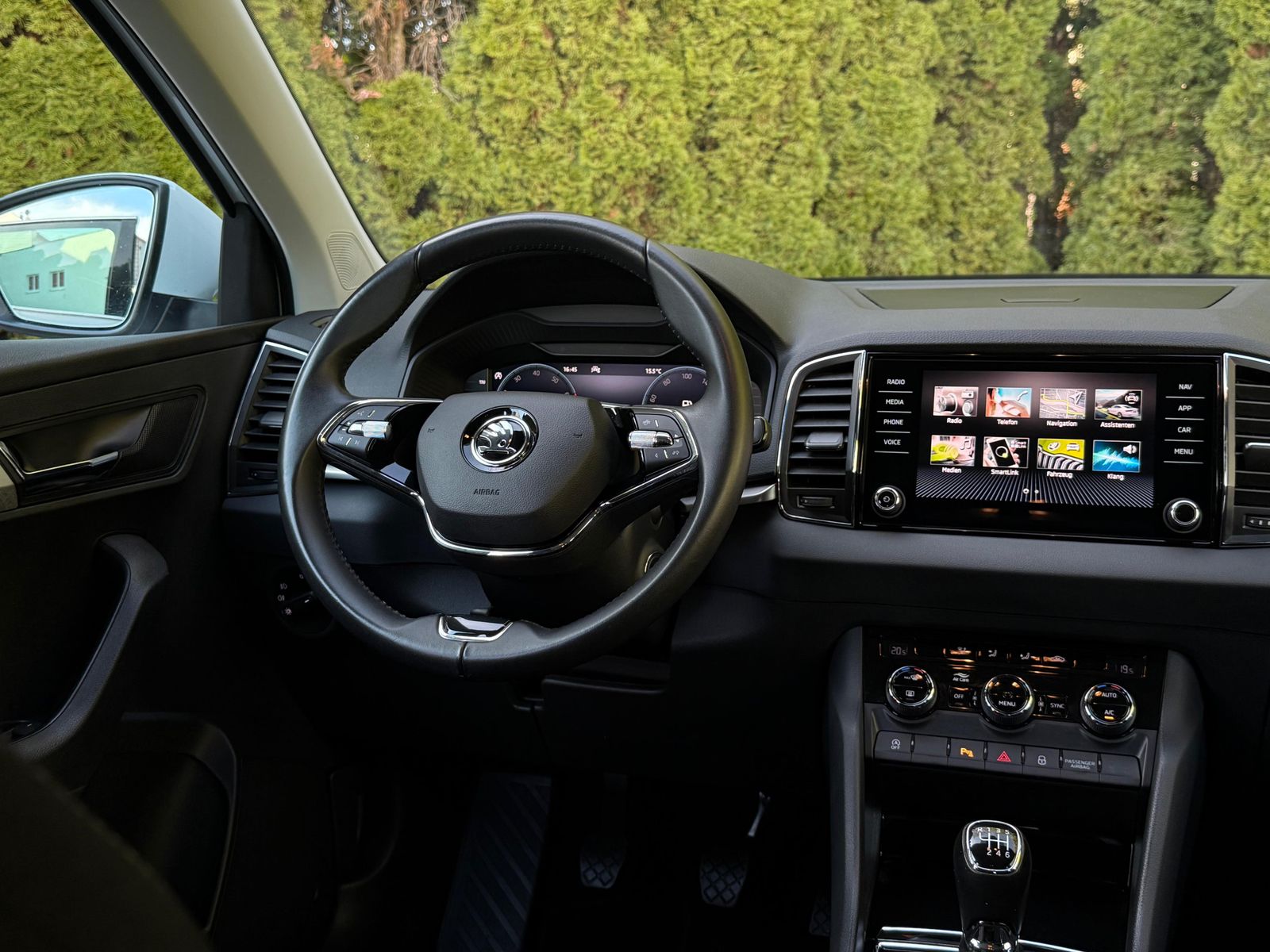 Fahrzeugabbildung SKODA Karoq 1.5 TSI Ambition LED+KAMERA+VIRT+CARPL+DAB