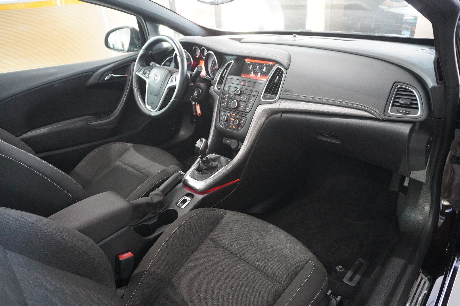 Fahrzeugabbildung Opel Cascada 1.4T EDITION SPORT/SHZ/TEMP/USB/BI-COLOR