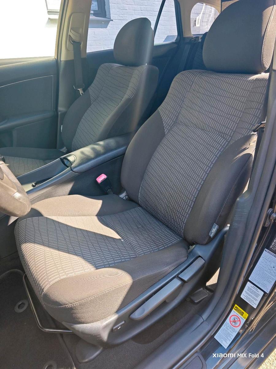 Toyota Avensis 2011 — photo 12