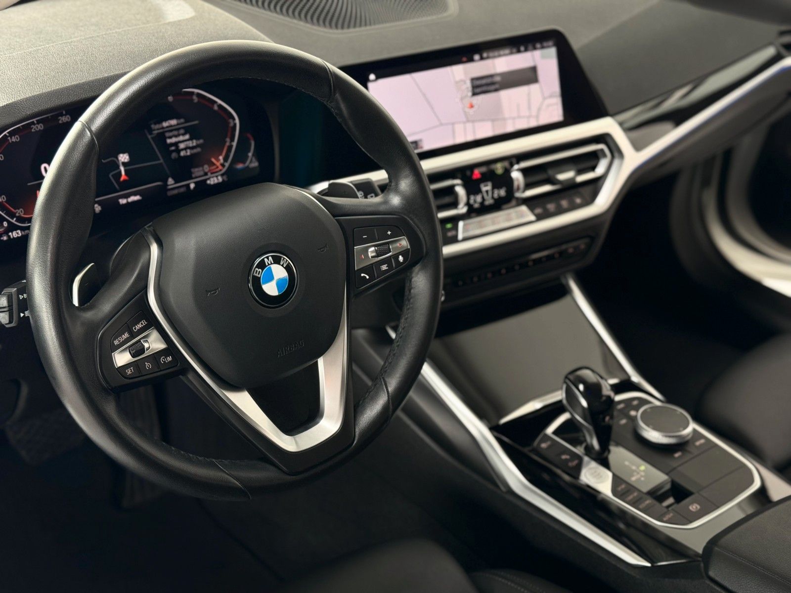 Fahrzeugabbildung BMW 320i SportLine Kamera AHK DAB HiFi Komfort Alarm