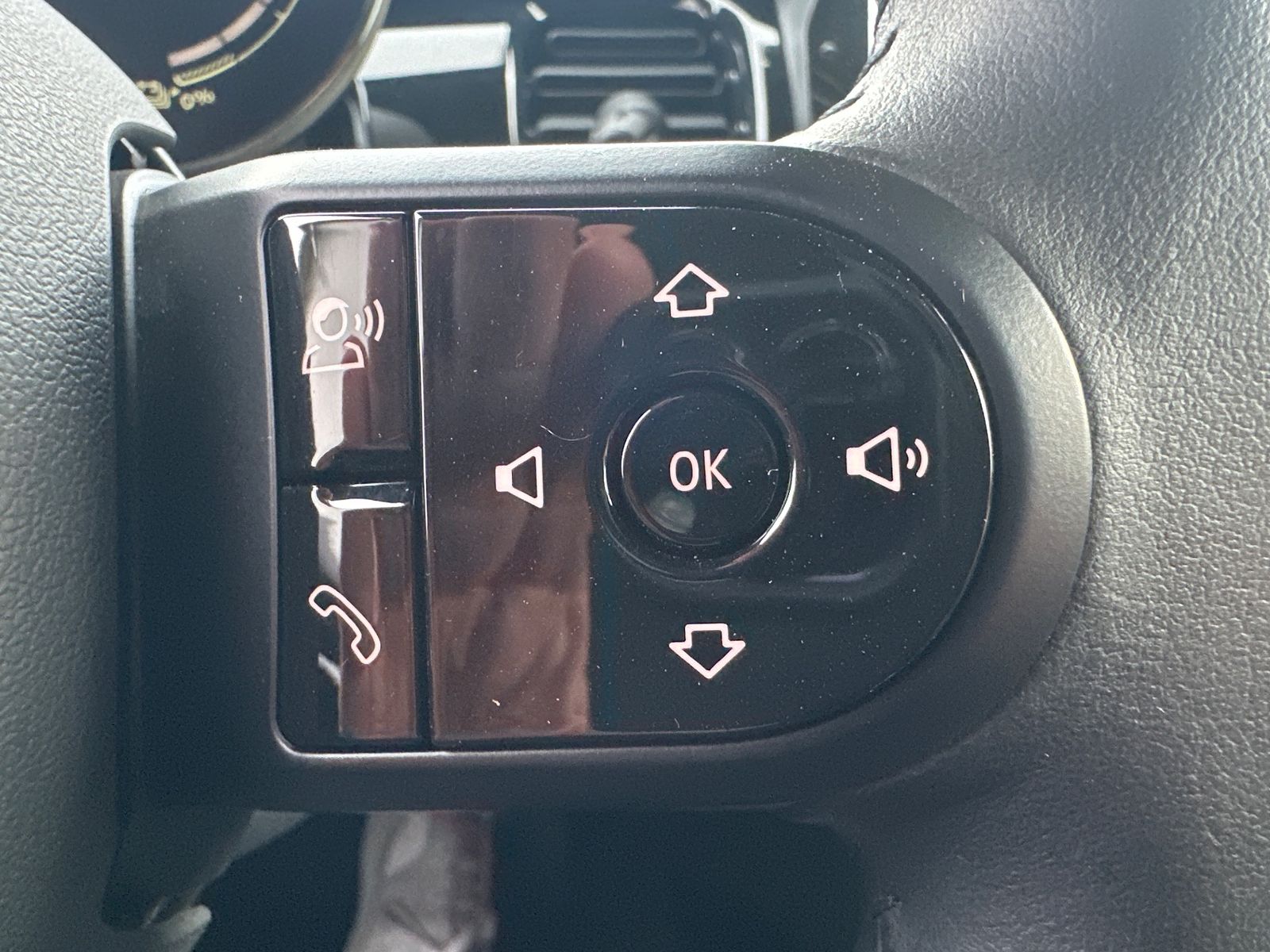 Fahrzeugabbildung MINI Cooper SE Classic Trim Black NAV+LED+KAM+SHZ