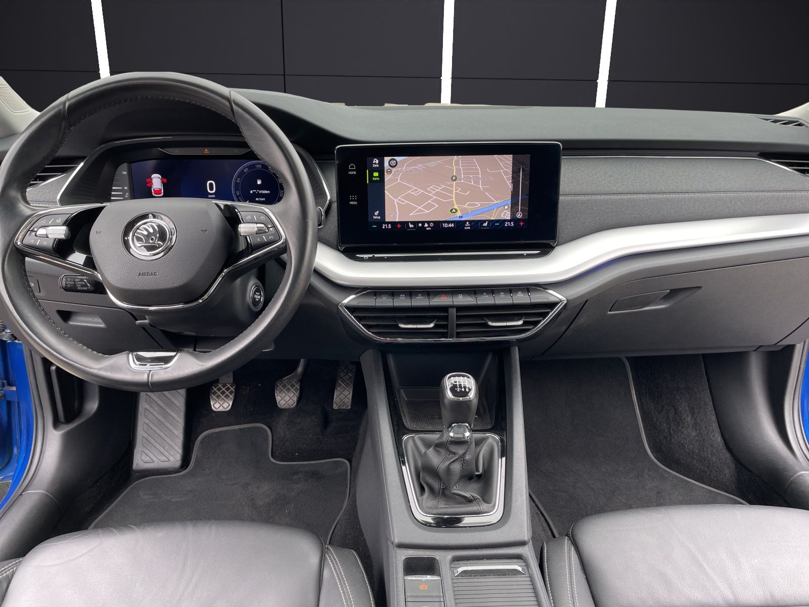 Fahrzeugabbildung SKODA Octavia Combi TSI Style Matrix Navi Pano HUD Led