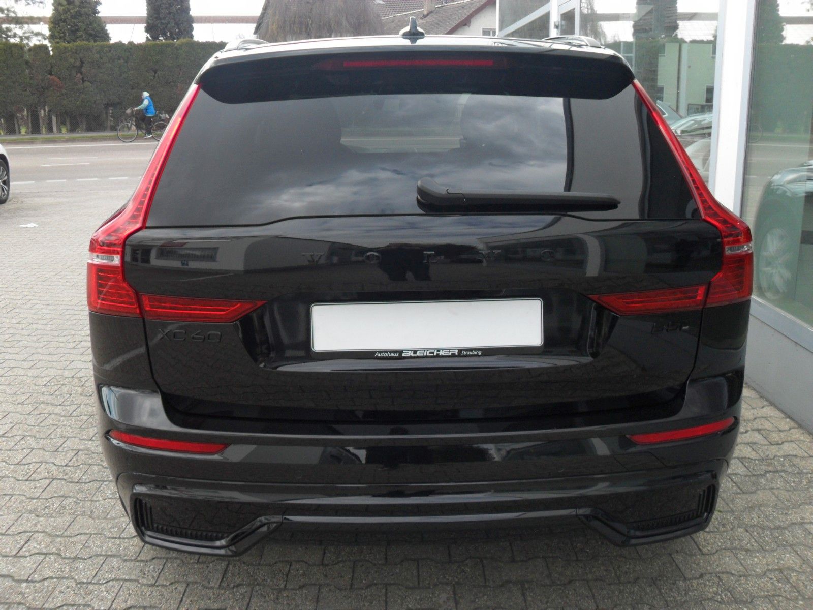 Fahrzeugabbildung Volvo XC 60 B5 Plus Black Edition AWD | HeadUp | 360°