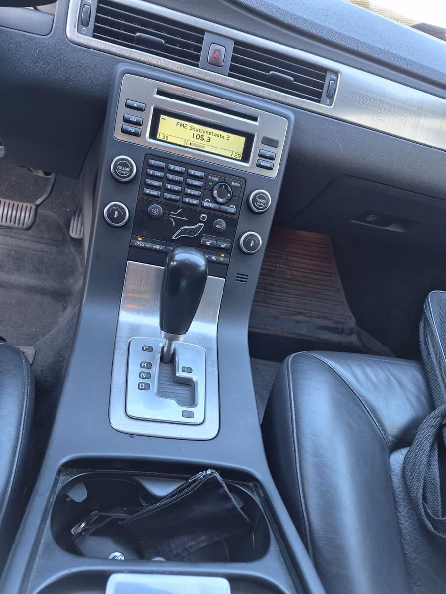 Volvo V70 2009 — photo 12