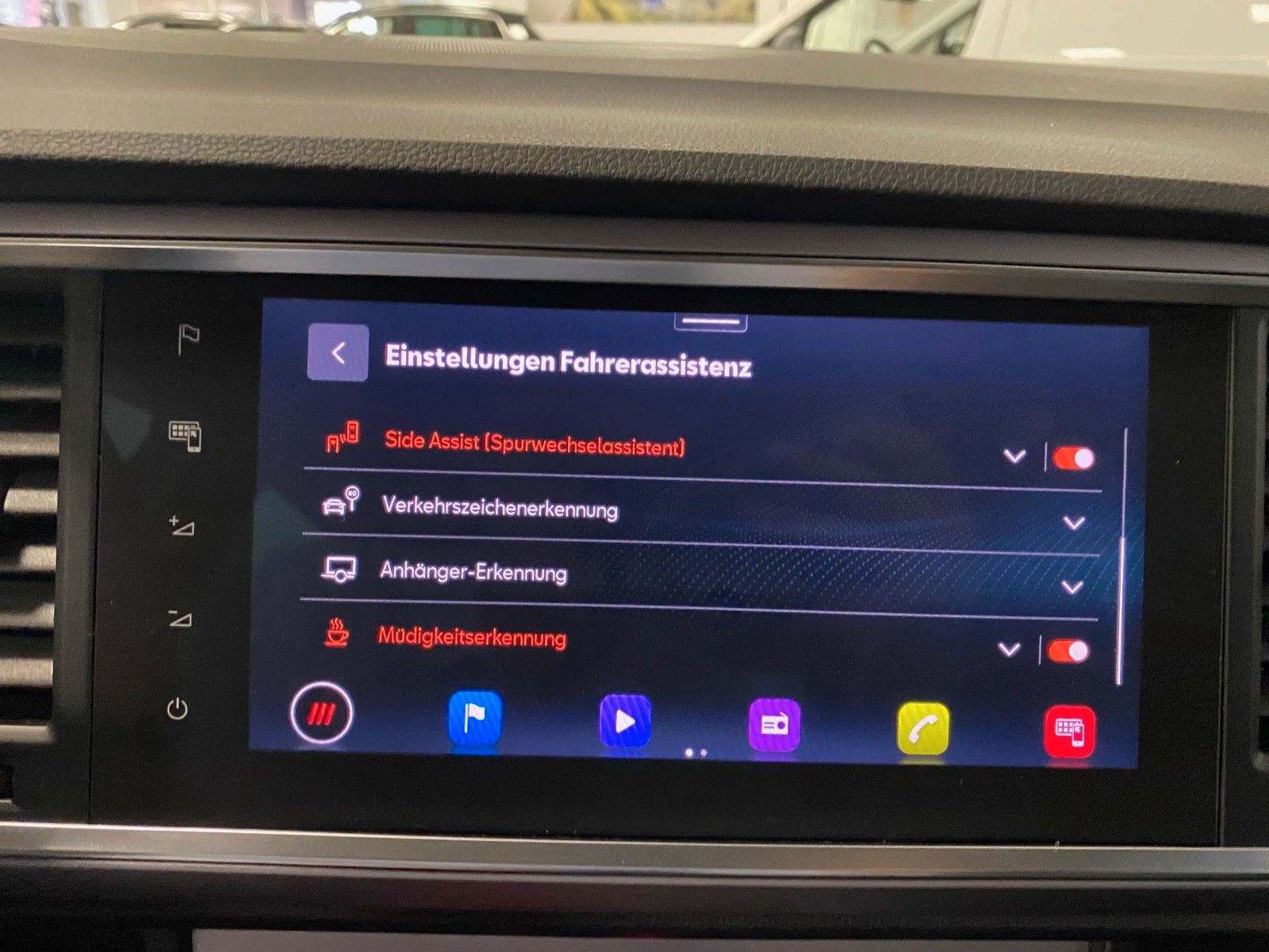 Fahrzeugabbildung SEAT Ateca 1.5 TSI 110kW FR DSG+AHK+ACC+VOLLLEDER+LED