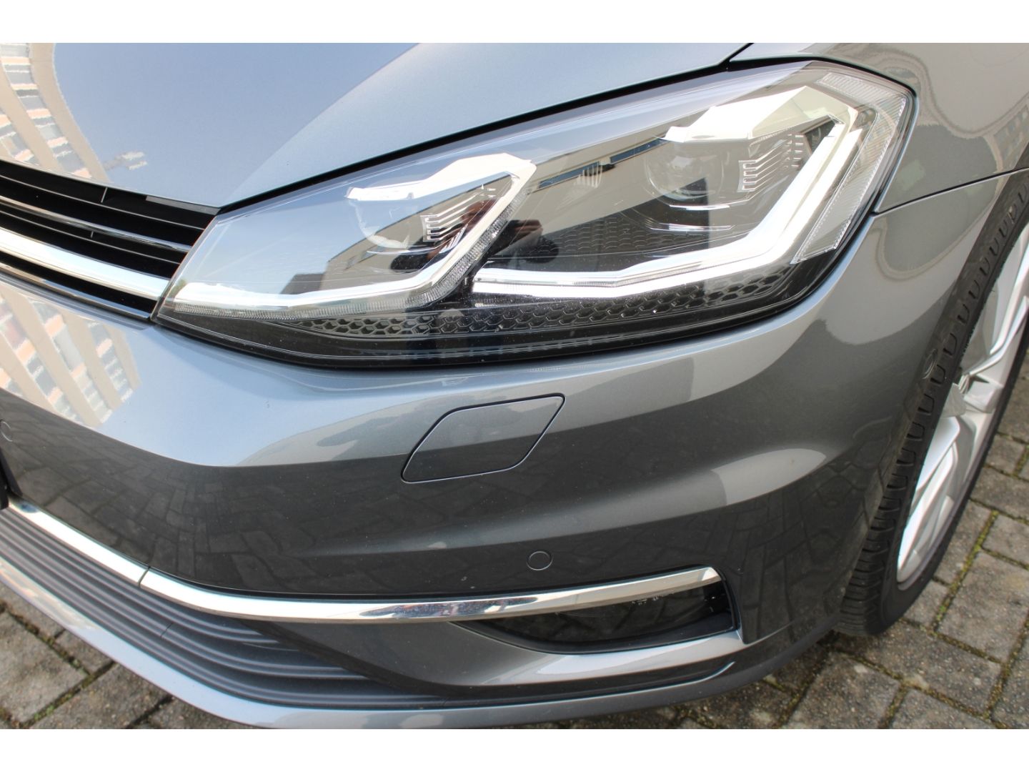 Fahrzeugabbildung Volkswagen Golf VII 1.5 TSI Highline DSG ACC LED AHK Navi P