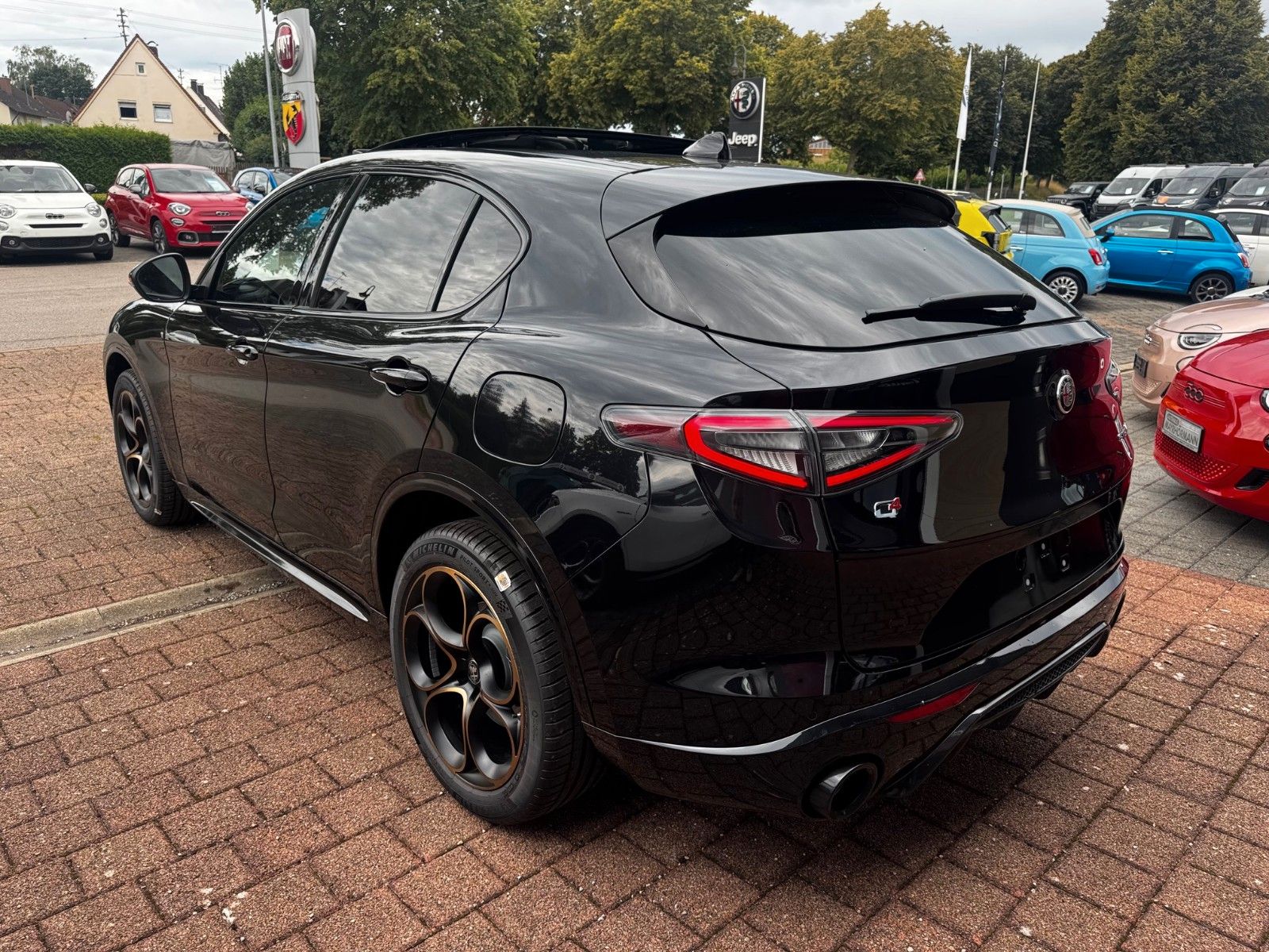 Fahrzeugabbildung Alfa Romeo Stelvio 2.0 280PS Intensa Panorama Navi Kamera