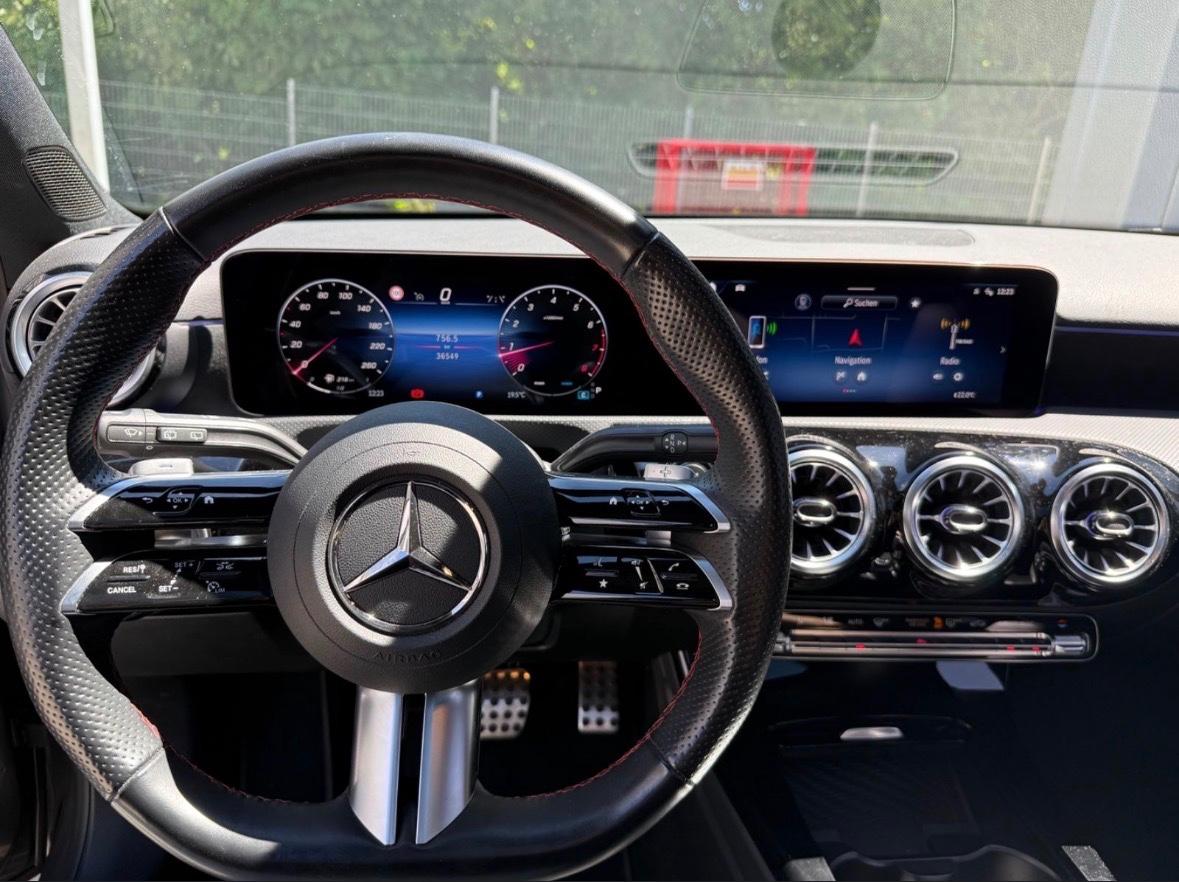 Mercedes-Benz A 250 4MATIC /AMG / MultiBeam/ Garantie 