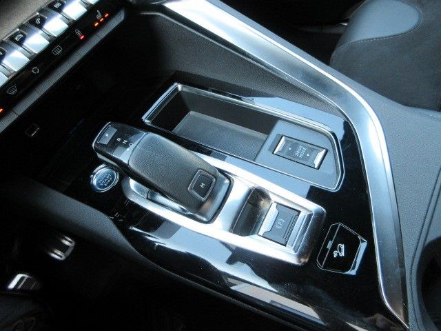 Fahrzeugabbildung Peugeot 5008 GT 1.5D NAVI/LED/SHZ/LEDER/MASSAGE/PARKASS