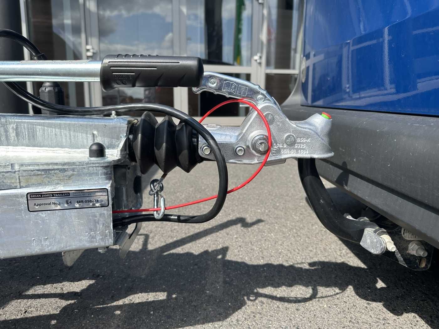 Fahrzeugabbildung Brian James Brian James Race Sport Länge: 5,03 m / 3.000 kg